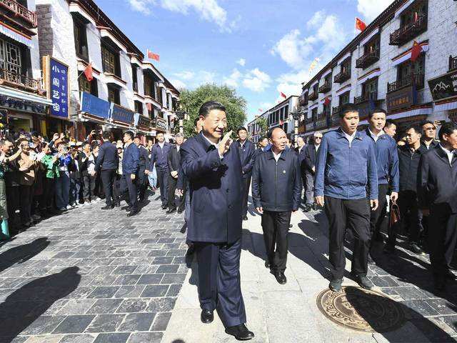 ​Xi visits Barkhor Street in Lhasa