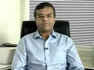 Dipan Mehta on what to buy in IT large and midcaps