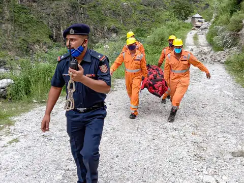​14 people rescued
