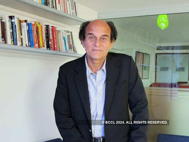 Harsh Mariwala revealed that once he had received a threatening call from Hindustan Lever trying to coax him to sell his company. ​