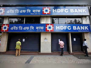 Deposit customers, alliances to lead HDFC Bank's credit card comeback