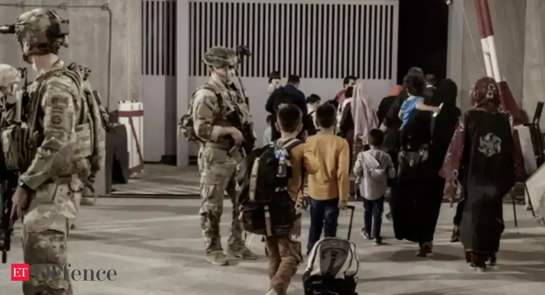 Afghanistan crisis: American forces keep up airlift under high threat warnings - Vimarsana News