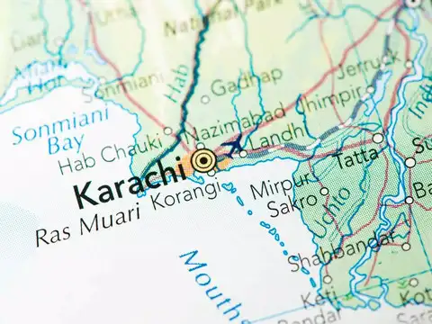 ​Dhaka and Karachi in final 10