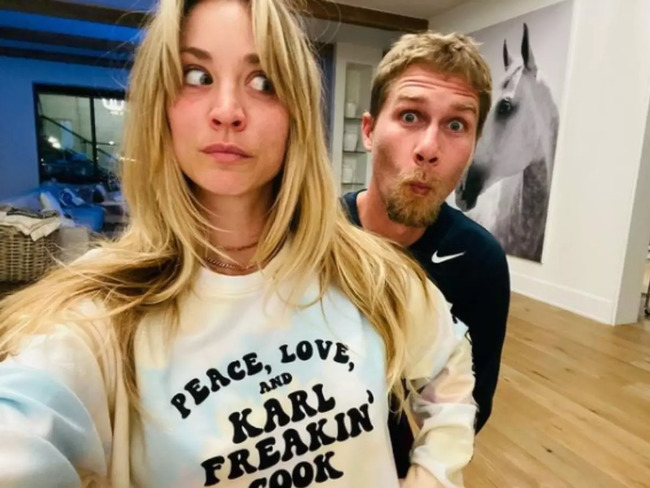 Big Bang Theory&#39; star Kaley Cuoco announces separation from husband Karl Cook - The Economic Times