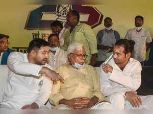 Patna: Rashtriya Janata Dal (RJD) leaders Tejaswi Yadav (L) and Tej Pratap (R) d...