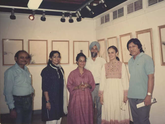 ​L to R: Manmohan Saral, Sunita Shreshtha, Latika Katt, Balbir Katt, Pheroza Godrej, Laxman Shreshtha at the exhibition by Balbir Singh Katt and Latika Katt at Cymroza Art Gallery, 1983​