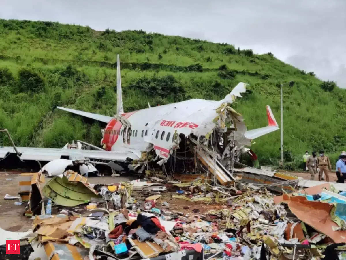 plane crash in Kozhikode: Pilot error led to Air India Express Kozhikode  crash: Report - The Economic Times