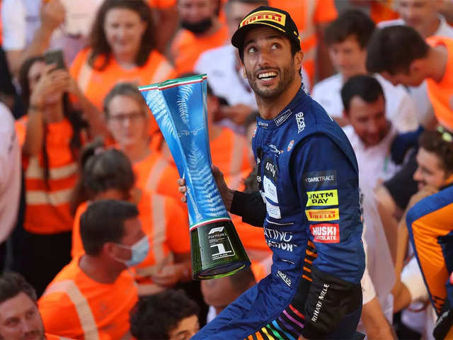​Ricciardo wins in style