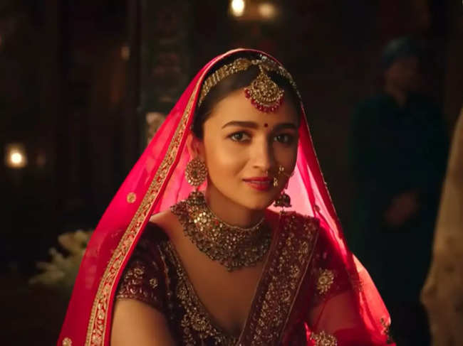 ​Alia Bhatt's new bridal wear Ad by Mohey-Manyavar may have irked some netizens.