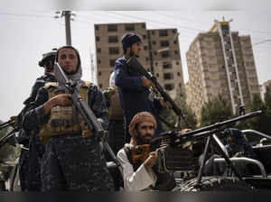 Kabul: Taliban fighters escort women march in support of the Taliban government ...