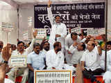 Protest against Delhi government