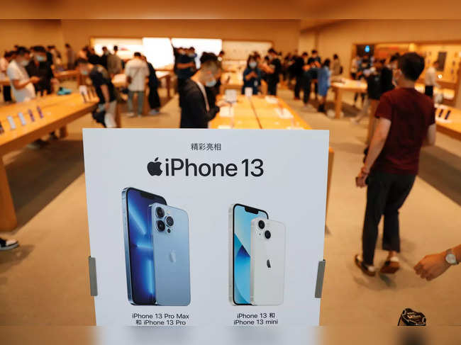 Apple iPhone 13 series goes on sale in Beijing