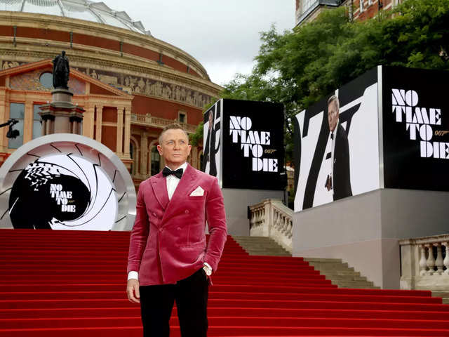 No Time to Die Daniel Craig Pink Jacket