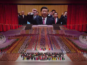 Chinese President Xi  & officials pledge their vows to the CPC