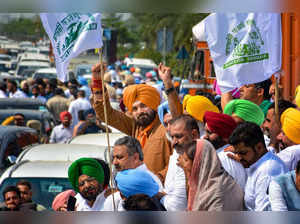 Mohali: Congress leader Navjot Singh Sidhu with supporters, marches towards Utta...
