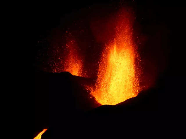 ​Hot lava oozes towards homes