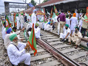 Lucknow Police warns of strict action against those who would participate in Rail Roko