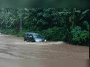 Heavy rain in Kerala, IMD issues red alert in 5 districts