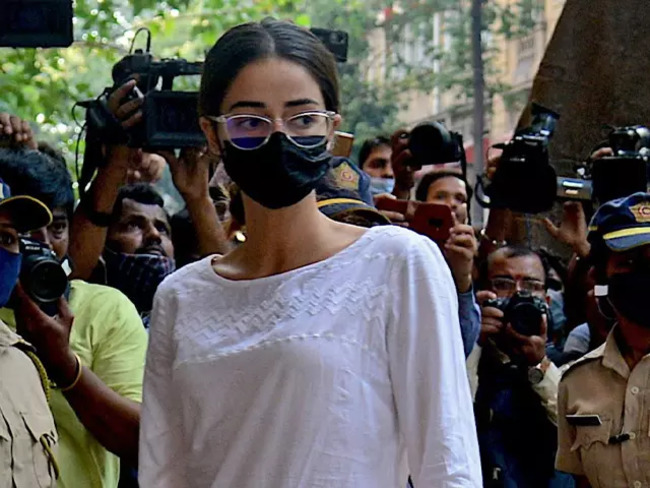 ncb: Ananya Pandey quizzed by NCB for 2 hrs; agency seizes her laptop, mobile phone during raid - The Economic Times