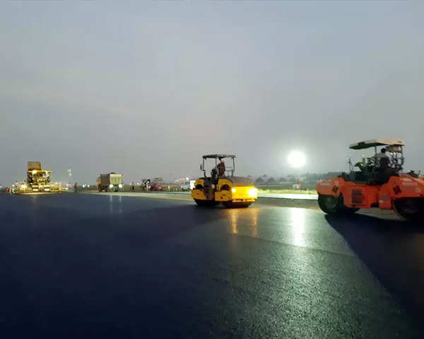 Pune Airport Mes Completes Resurfacing Of Runway In Record Time Of 14 Days Flight Ops Resume The Economic Times Video Et Now