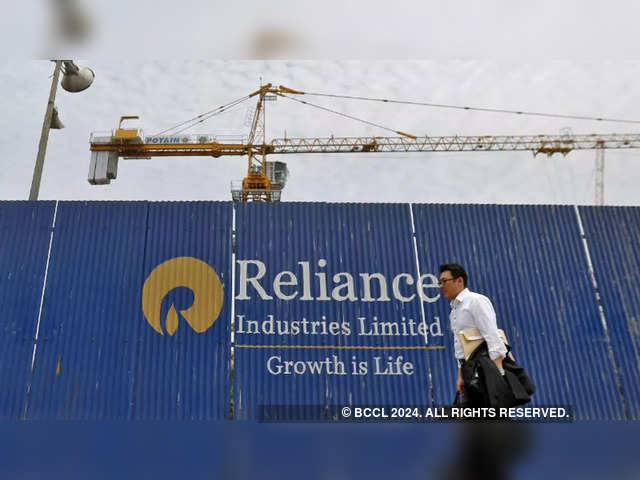 SELL Reliance Industries| Target: Rs 2,450