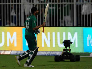 Shoaib Malik smashes fastest T20 WC fifty for Pakistan