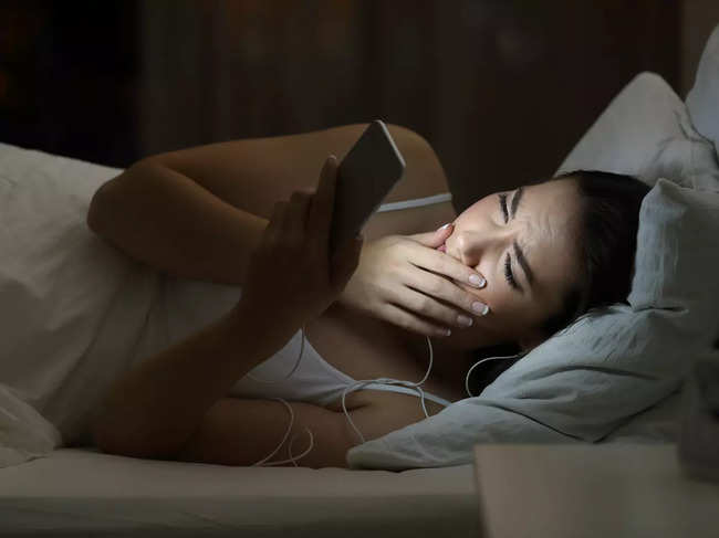 sleep-earphones-smartphone_GettyImages