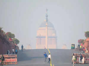 Delhi: Air quality remains in 'very poor' category, govt says ready to impose lockdown