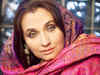 Motorbike-borne men snatch Salma Agha's handbag; veteran actress alleges delay in FIR filing