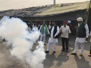 Celebrations at Ghazipur border, crowd expected to swell after farm laws repeal announcement