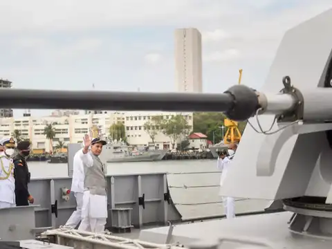 ​Stealth-guided missile destroyer