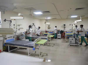**EDS: RE-TRANSMIT WITH STORY NO, DES 13**Greater Noida: Hospital staff set up a...