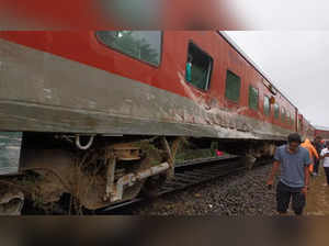 Kannur- Yeshwantpur Express derails after boulders fall on it near Dharmapuri in Tamil Nadu