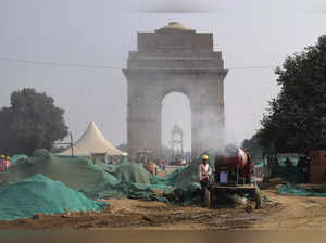 Delhi extends ban on entry of trucks, work from home for government staff till November 26