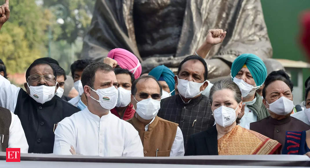 Congress leaders raise slogans against govt in Parliament complex over farm laws issue thumbnail