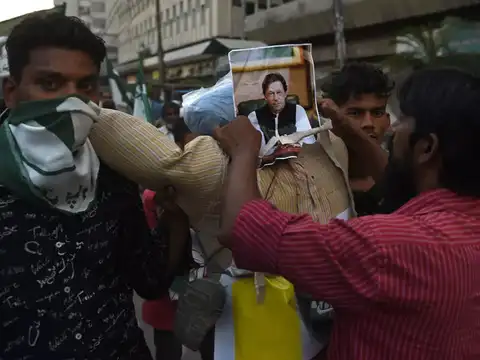 &lsquo;Please, give us Old Pakistan&rsquo;