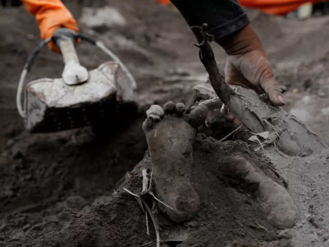 ​Digging out bodies