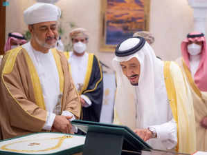 Saudi King, Oman Sultan hold negotiation session