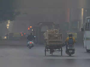 Delhi on brink of ‘severe’ AQI again as smog cover thickens