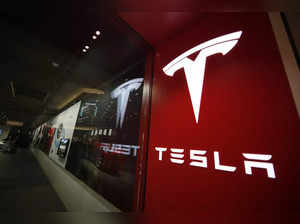 Tesla store, tesla logo