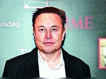Musk Sells Another Batch of Tesla Shares for $884 M