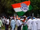 Congress flag falls from post as Sonia Gandhi tries to unfurl it