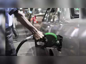 Delhi govt slashes VAT, petrol to now be cheaper by Rs 8