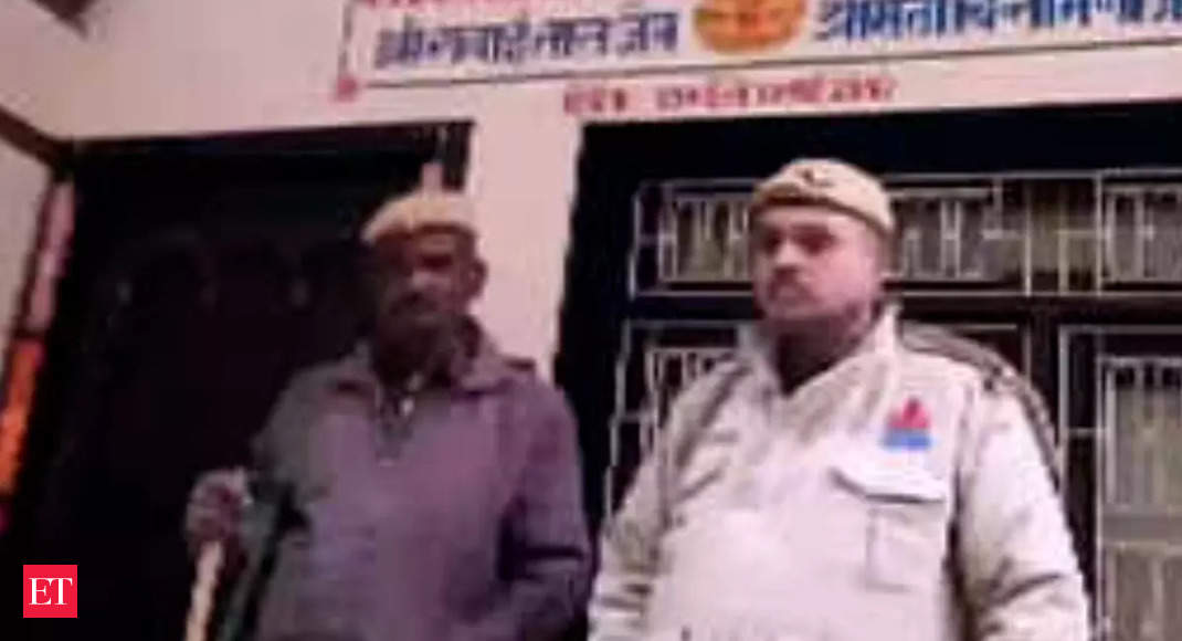 IT raids at Samajwadi Party MLC Pampi Jain's properties; 50 locations are being searched in UP, NCR, and Mumbai thumbnail
