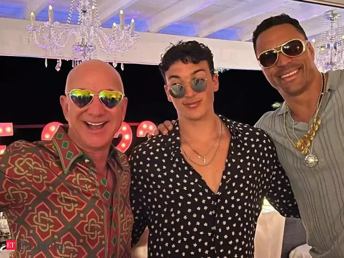 Vin Diesel Exit Vin Diesel Pitbull This Nye Celebrations Jeff Bezos Slayed It Sending Meme Factory Into A Spin The Economic Times