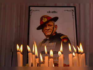 Gorakhpur: Candlelight tribute to CDS General Bipin Rawat, his wife &  11 armed ...