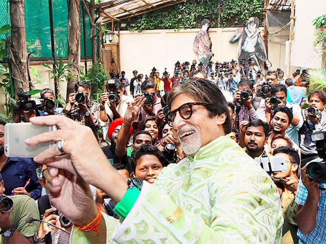 ​Amitabh Bachchan​'s positive staff member is asymptomatic.