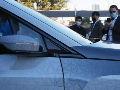 ​How the car changes colour