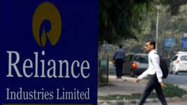 Reliance signs agreement with Gujarat to invest Rs 5.95 lakh crore in green energy