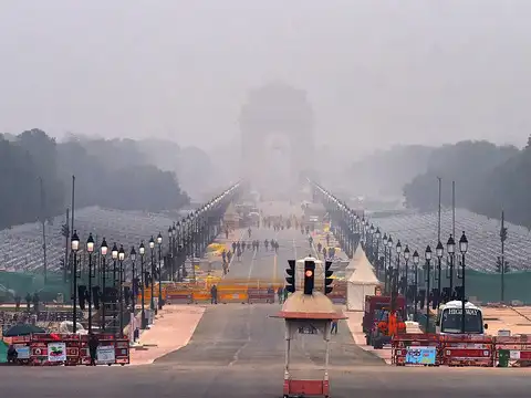 Mercury dips in Delhi